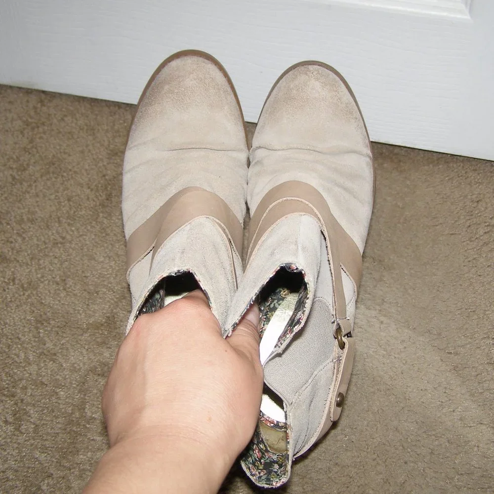 size 9 Seychelles Slip on Beige Wedge Booties